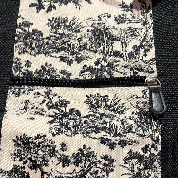 Toile print ..non branded bag - Picture 4 of 10